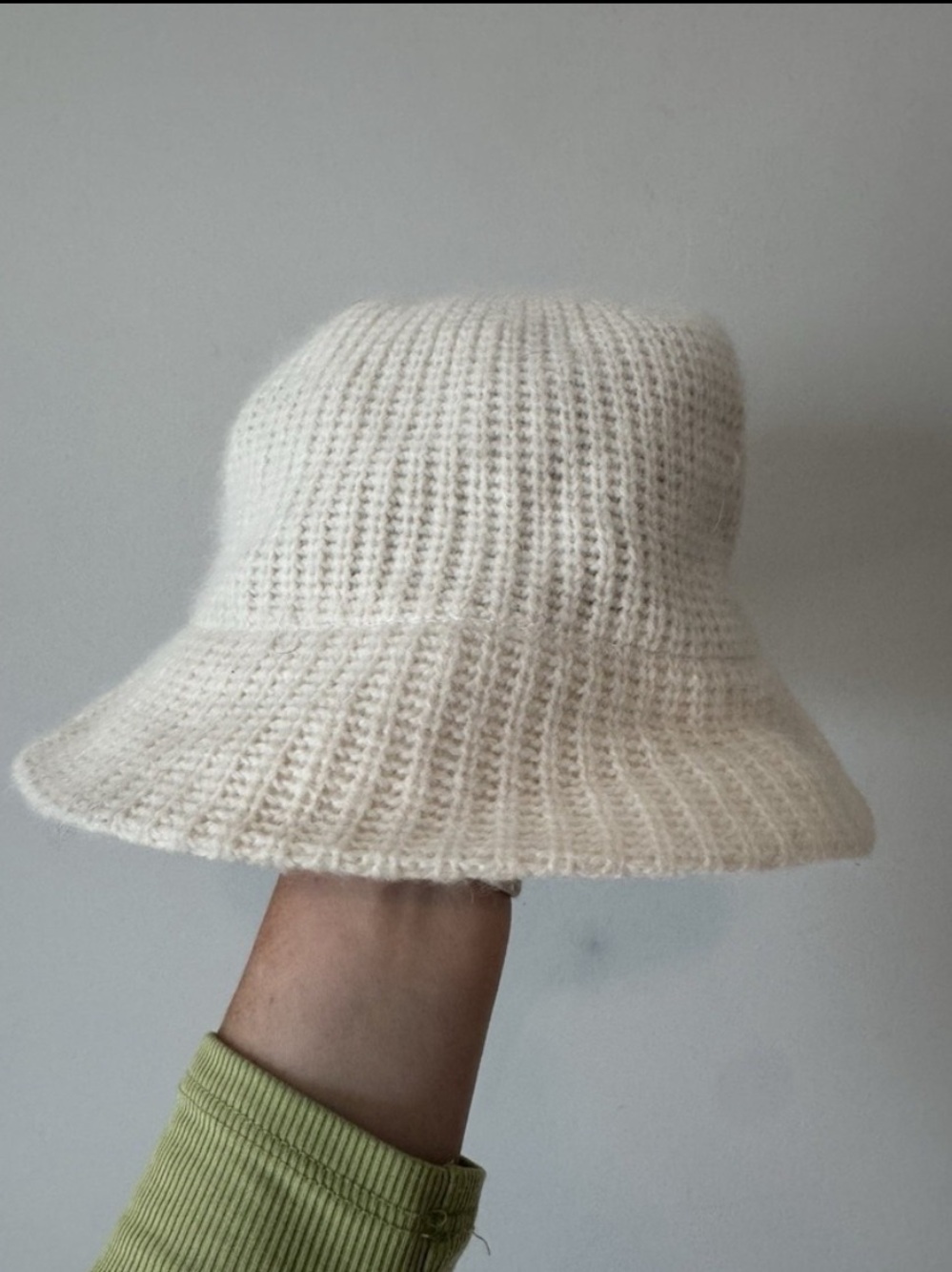 GAP // Cream Knit Bucket Hat